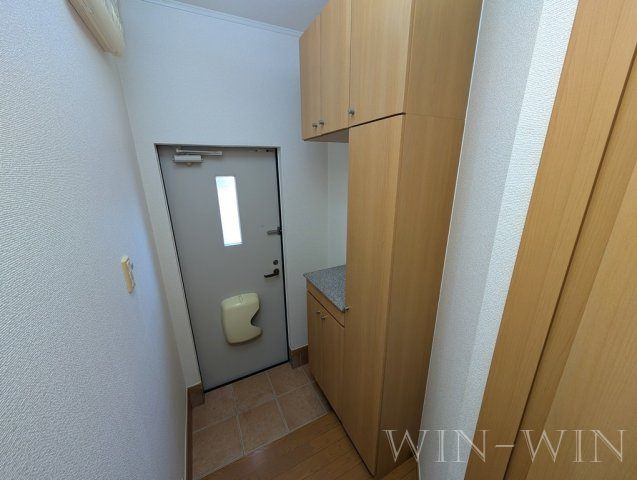 フォーリスト ヒルズ Aの玄関