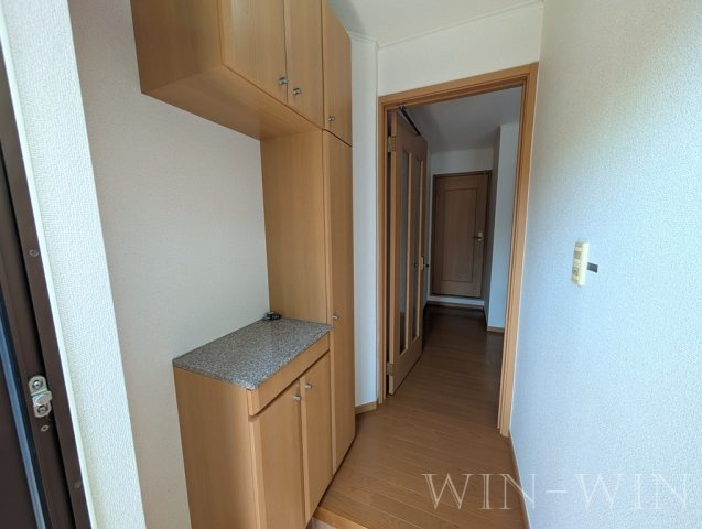 フォーリスト ヒルズ Aの玄関