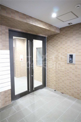 【エントランス】 | Blue西長堀 | 落ち着いたエントランスです