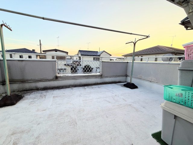 加須市南町　中古戸建のバルコニー|バルコニーからの眺めを楽しみながら食事をしませんか