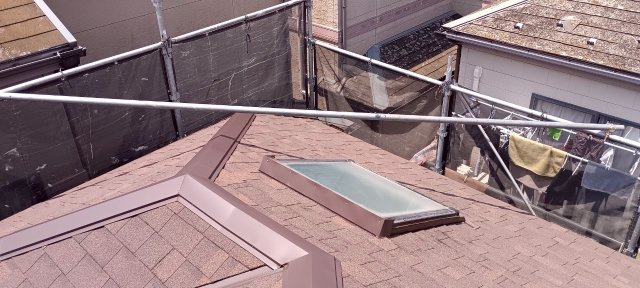 大門　戸建の外観|屋根カバー工法で葺替