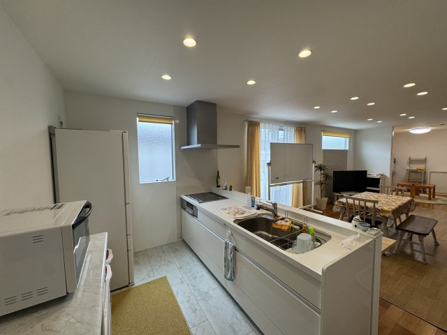 -三丁目不動産-　本庄市柏　注文住宅　オール電化のキッチン|キッチンでお料理をお楽しみください