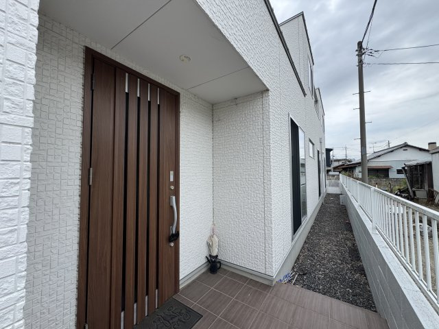 -三丁目不動産-　本庄市柏　注文住宅　オール電化の玄関|明るい玄関です
