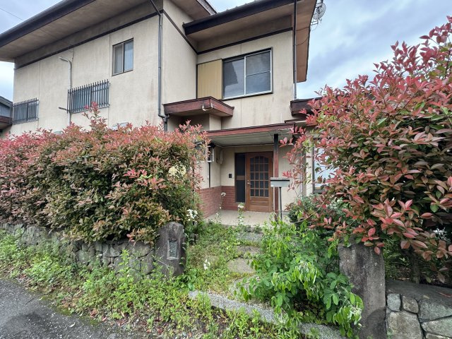 －三丁目不動産-　秩父市近戸町　敷地広々約114坪の外観