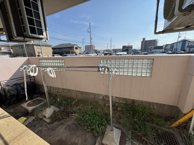 -三丁目不動産-シティホームズ行田弐番館-のバルコニー|外からの目が気にならないバルコニーで洗濯物が干せます
