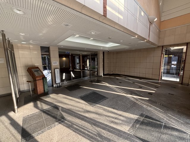 レーベンハイム戸田公園アクアシティのエントランス|毎日通るエントランスはこのようになっています