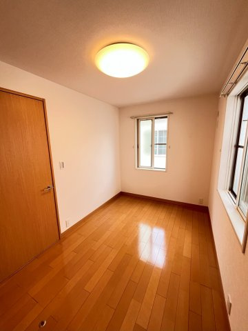 さいたま市緑区大間木二丁目戸建の洋室|ゆったりした洋室です