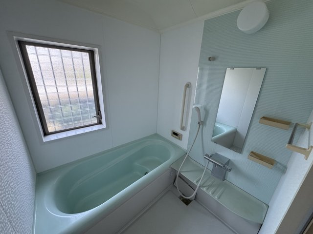 －三丁目不動産-　熊谷市新島　平成18年駐車3台の浴室|落ち着いた空間のお風呂です