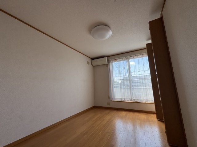 －三丁目不動産-　熊谷市新島　平成18年駐車3台の洋室|洋室です