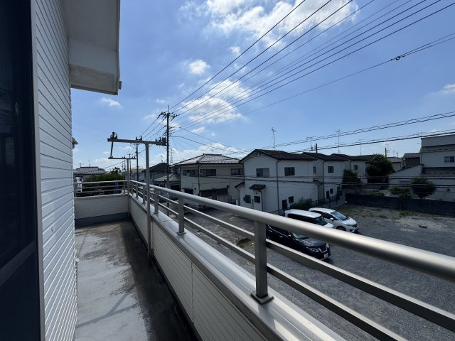 －三丁目不動産-　熊谷市新島　平成18年駐車3台のバルコニー|広々としたバルコニーです