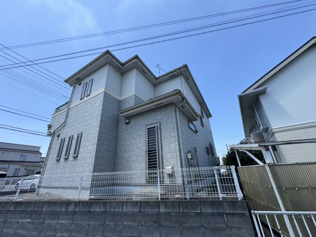 －三丁目不動産-　熊谷市新島　平成18年駐車3台の外観