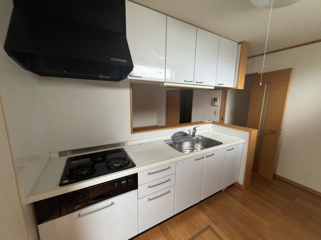 －三丁目不動産-　熊谷市新島　平成18年駐車3台のキッチン|お料理しやすいキッチンです