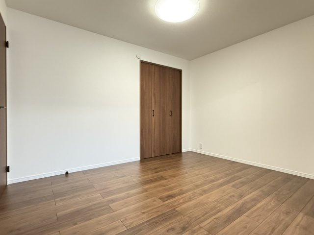 志木ニュータウン中央の森弐番街4号棟の洋室|広々とした洋室です