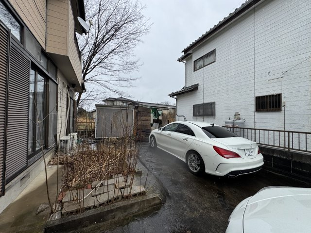 -三丁目不動産-行田市馬見塚の駐車場|車をお持ちの方に嬉しい駐車場付きの物件です