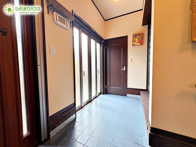 行田市門井町2丁目　中古一戸建ての玄関|収納もある玄関です