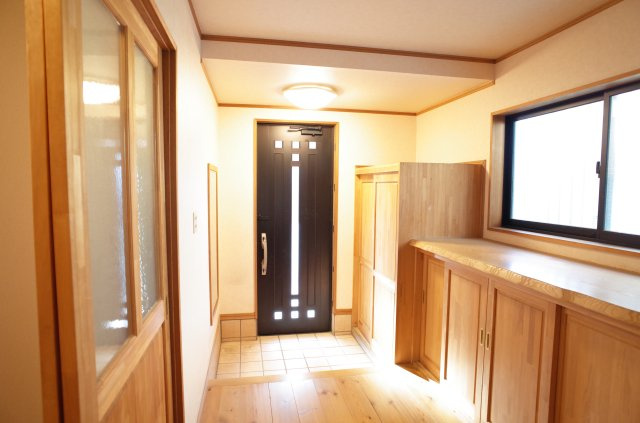 東松山市松山町1丁目　中古戸建の玄関|落ち着いた玄関です