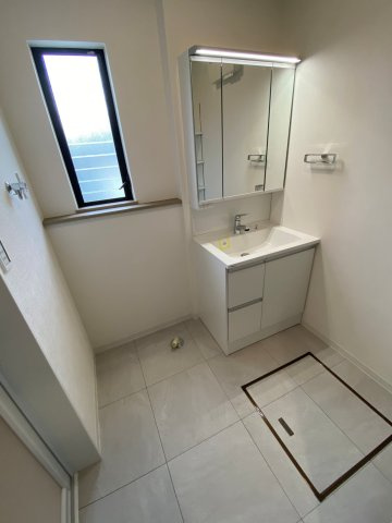 越谷市東越谷五丁目戸建の洗面所|忙しい朝には欠かせない洗面所です