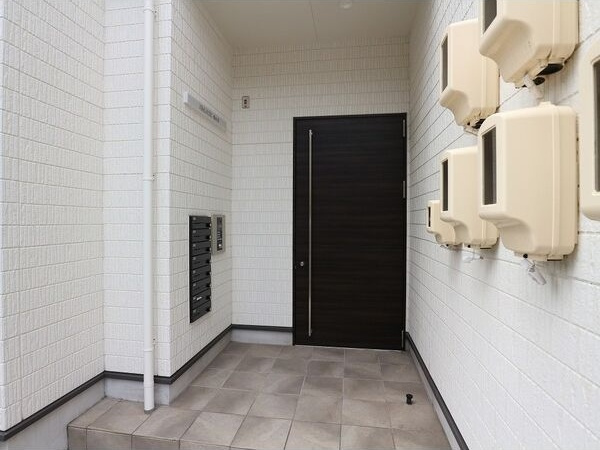 GRANDTIC桜本町のエントランス