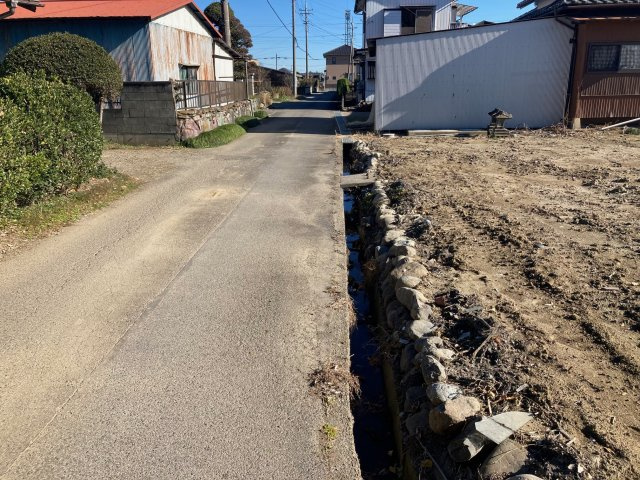 熊谷市飯塚の売地の前面道路含む現地写真