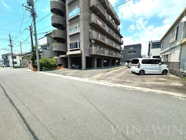 ユトリロ西松山の駐車場