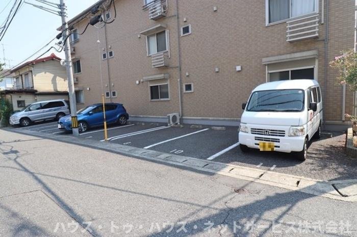 ＰＥＡＣＥＦＵＬＬＹの駐車場