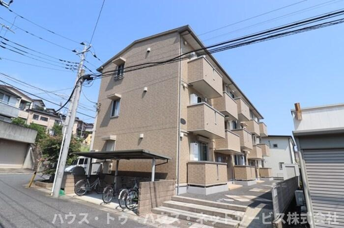 ＰＥＡＣＥＦＵＬＬＹの外観