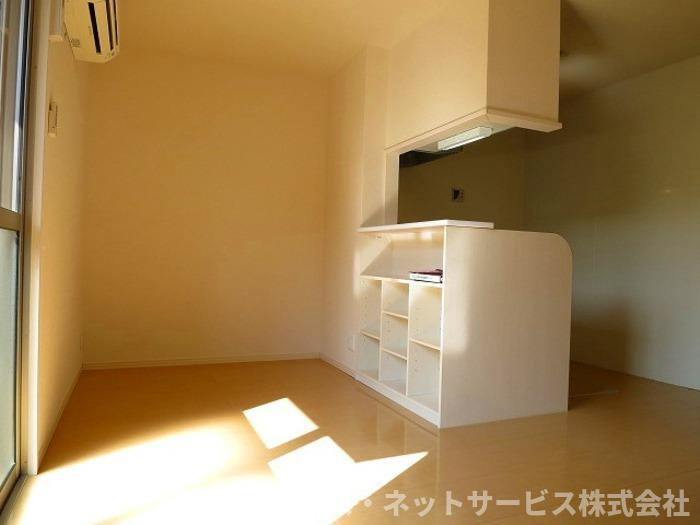 ＰＥＡＣＥＦＵＬＬＹの居間・リビング