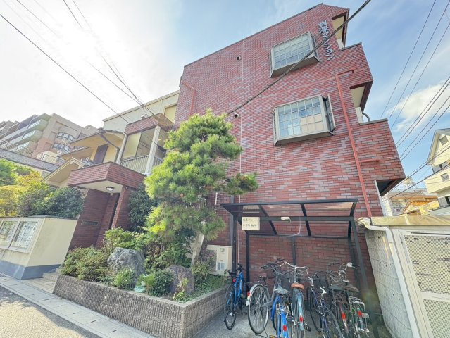 判澤マンションの外観