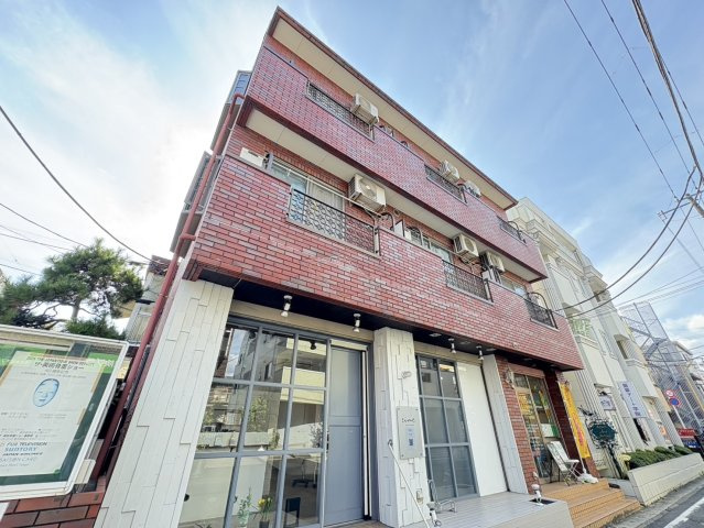 判澤マンションの外観