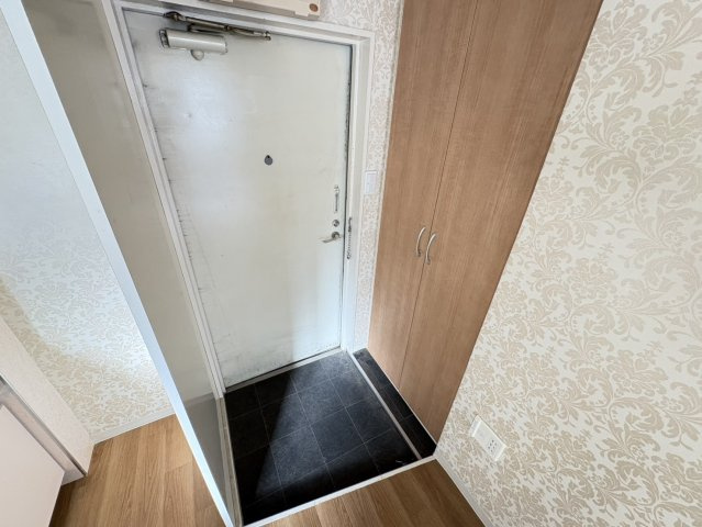 判澤マンションの玄関