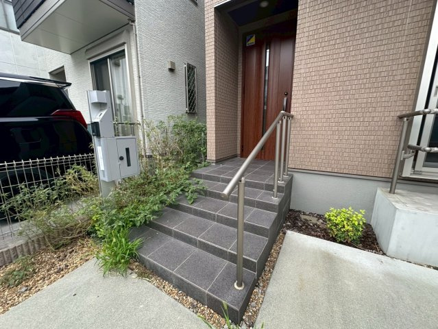 フォレストメゾン菱屋西のエントランス