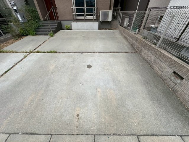 フォレストメゾン菱屋西の駐車場