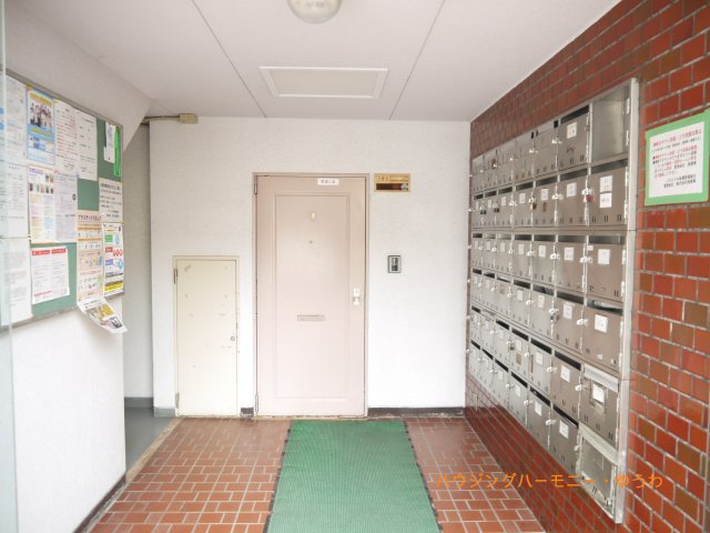 【その他共用部分】 | パラスト中板橋 | 清潔感と歓迎感があるエントランスホールとなります。