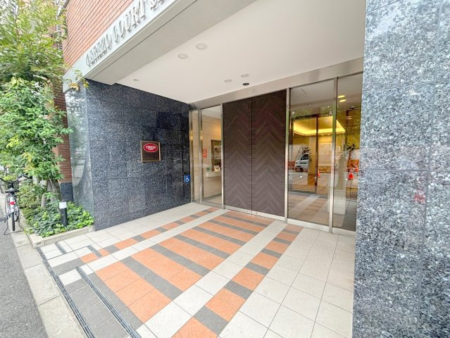 セレッソコート新大阪のエントランス