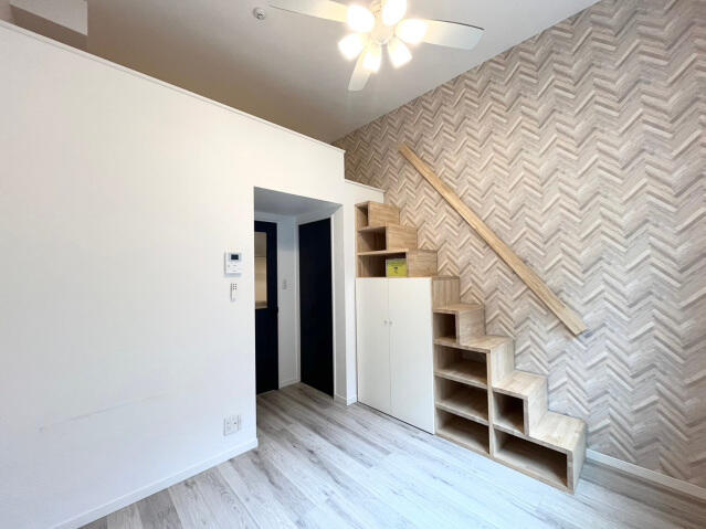 川崎市麻生区岡上５丁目のアパートの居間・リビング