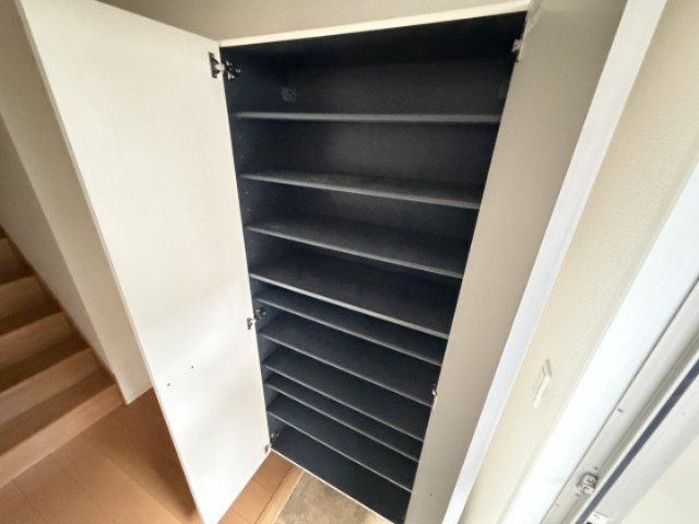 ユートピアⅠのエントランス|クリーニング前写真となります。
※現在クリーニング手配中