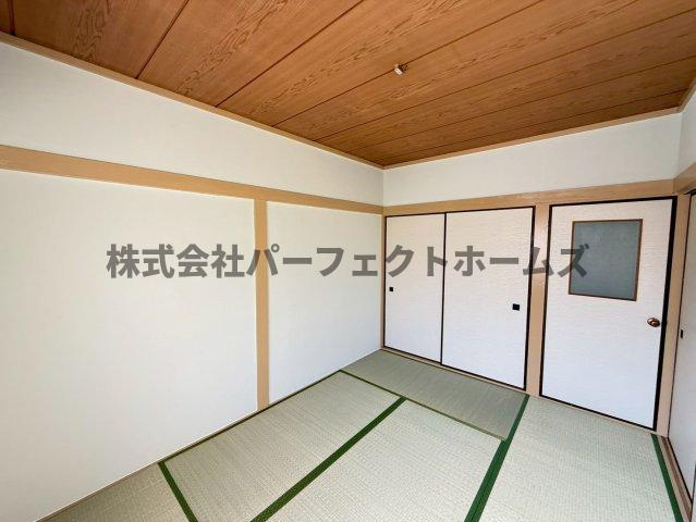 香里ヶ丘1丁目戸建　賃貸の和室|大きなものも収納できそうです