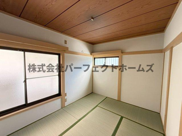 香里ヶ丘1丁目戸建　賃貸の和室|外からの目が気にならないバルコニーで洗濯物が干せます