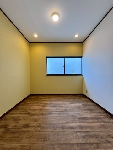 守口市佐太中町五丁目の洋室|約4.5帖の洋室二部屋は子供部屋としてちょうど良い広さです！
