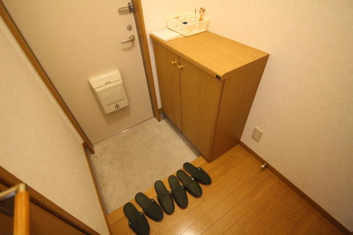 アムール・ディスの玄関