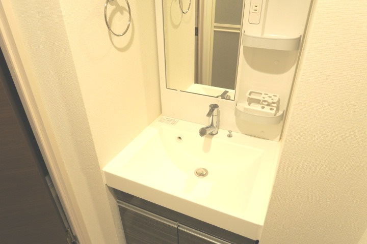 アルファコート川口2の独立洗面台|別号室の参考写真です