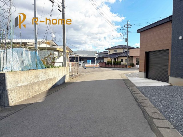 笠間市鯉淵第7　新築戸建て　1号棟の前面道路含む現地写真|堂々！建物完成♪実際のお部屋をご見学可能です♪
ご見学が一番の資料！お気軽にお問い合わせ下さい♪
