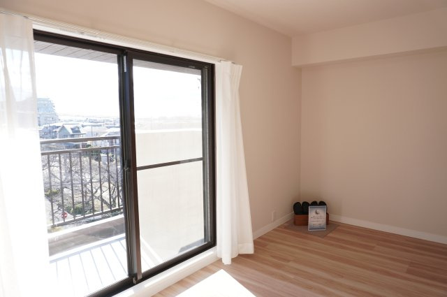 セントラルメゾン草加の洋室|5.3帖