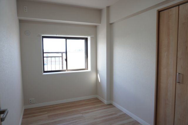 セントラルメゾン草加の洋室|4.3帖