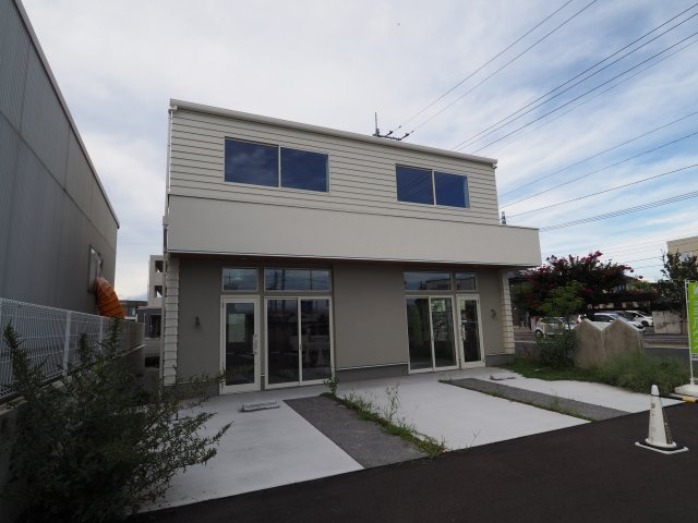 ララブランシェ浜尻A棟の外観|来客用駐車場3台あります♪