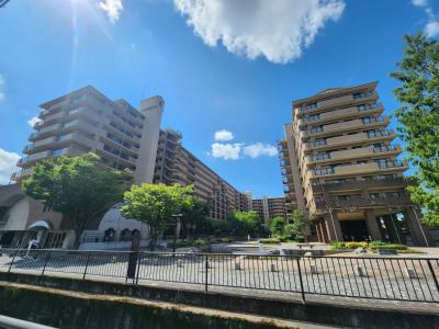 ファミールガーデン二条駅前の外観