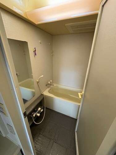 ファミールガーデン二条駅前の浴室