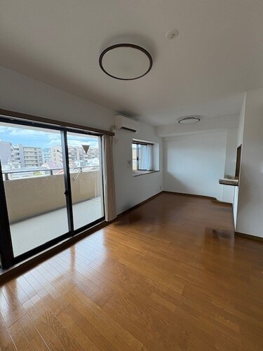 ファミールガーデン二条駅前の居間・リビング