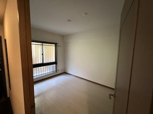 ファミールガーデン二条駅前の洋室