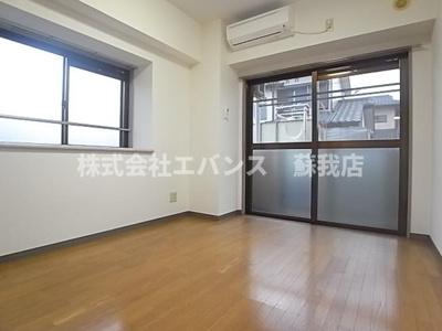 【居間・リビング】 | ドエル末広 | 使いやすい居間です